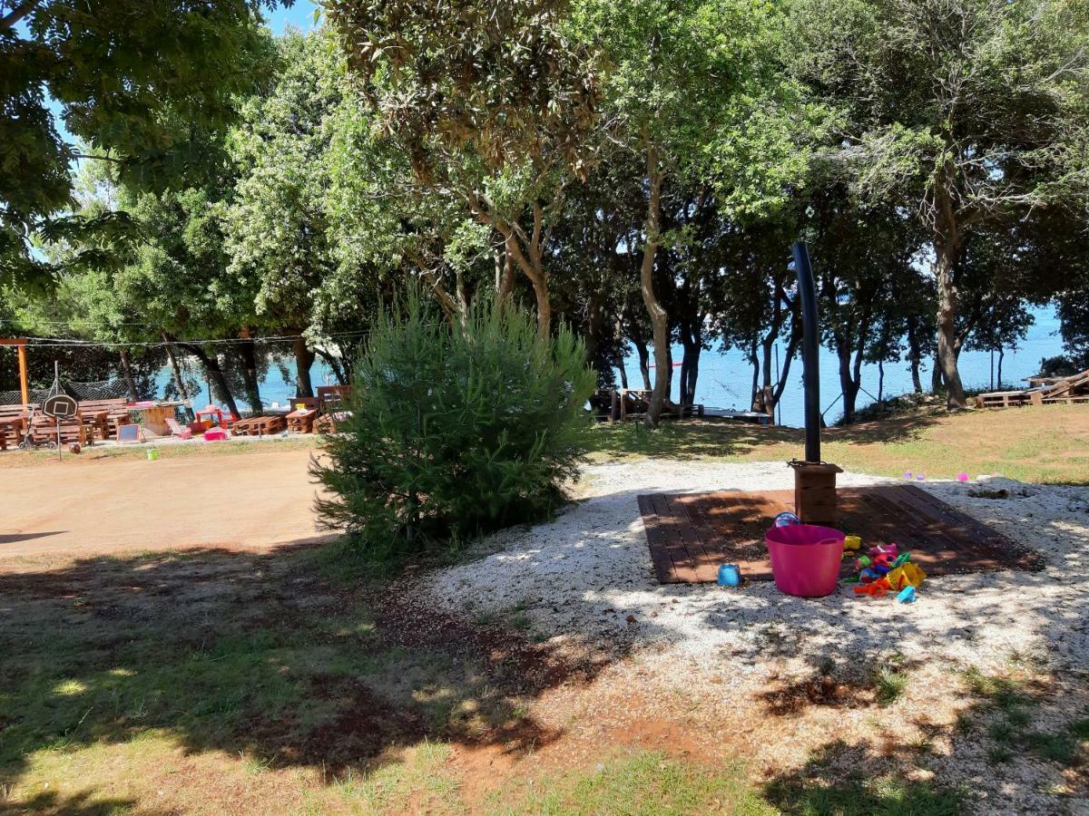 Grand Veles Camp Hotel Banjole Exterior photo